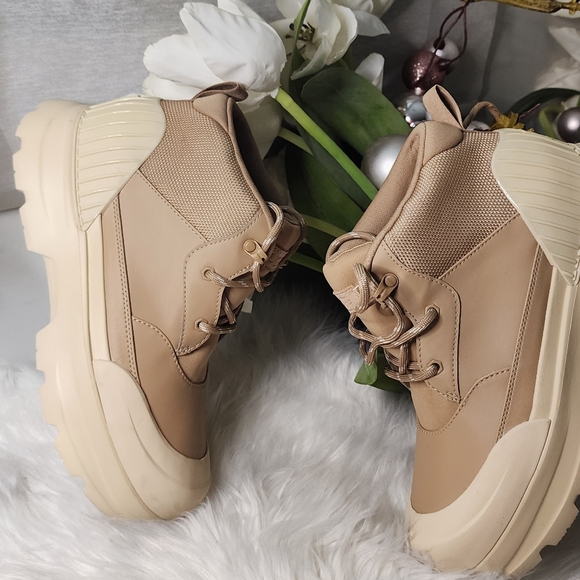 Ugg Neumel X Women boots mustard/sand size10 new